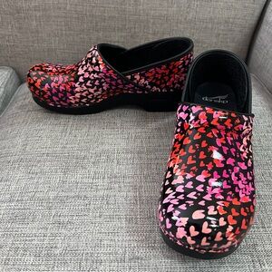 Dansko NEW Limited Edition Tiny Hearts Print Red Pink Black Patent Leather Clog